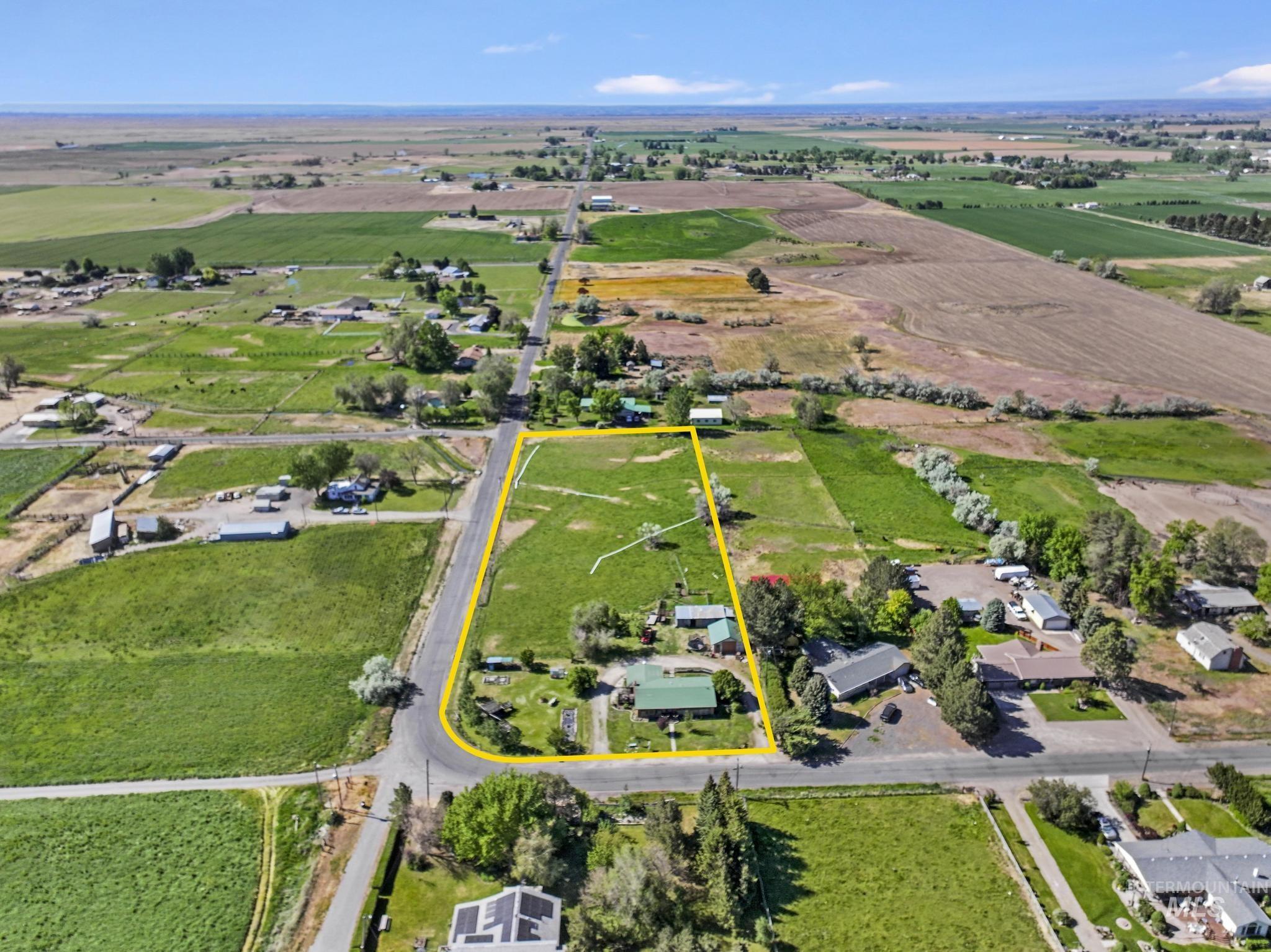 1617 9th Ave E, Gooding, Idaho 83330, 5 Bedrooms, 2 Bathrooms, Residential For Sale, Price $519,999, 98986662