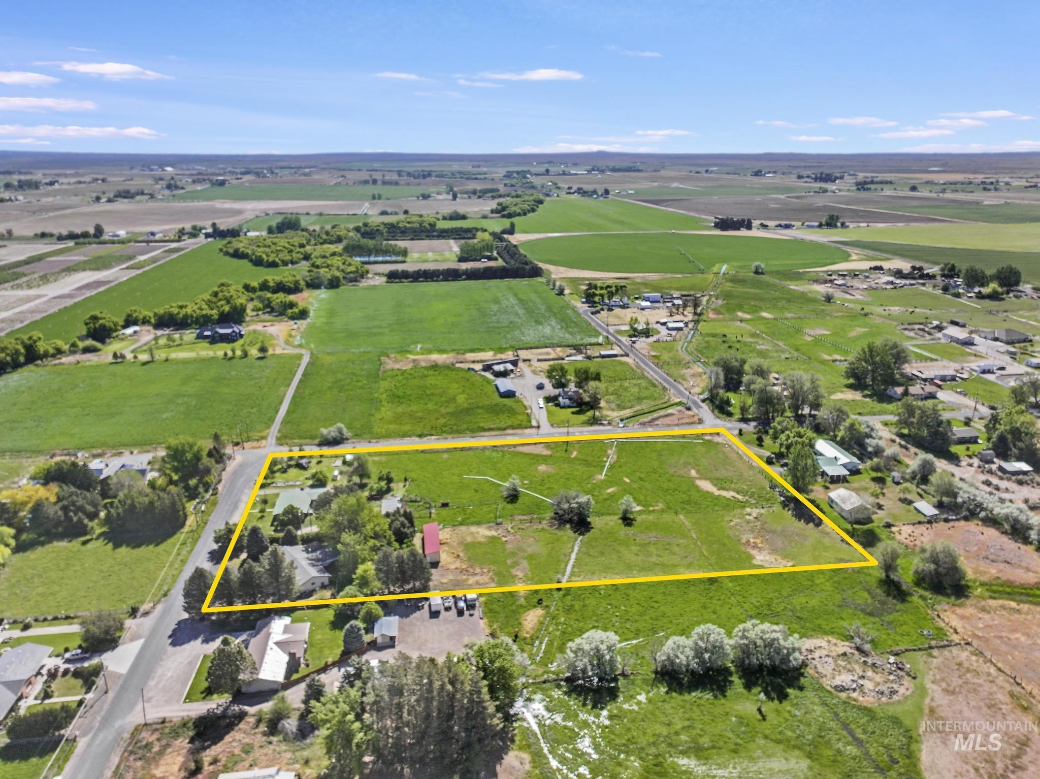 1617 9th Ave E, Gooding, Idaho 83330, 5 Bedrooms, 2 Bathrooms, Residential For Sale, Price $519,999, 98986662