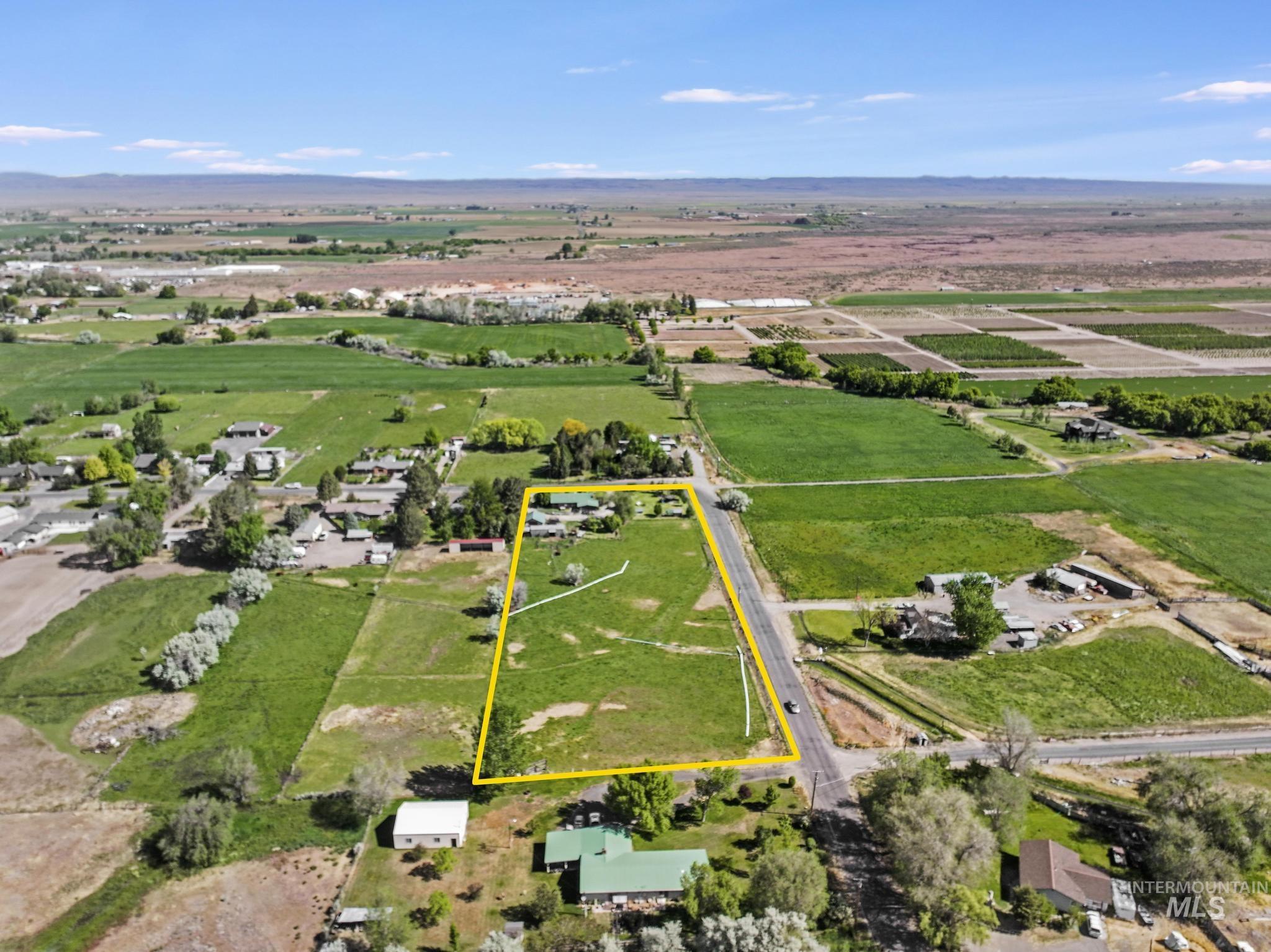 1617 9th Ave E, Gooding, Idaho 83330, 5 Bedrooms, 2 Bathrooms, Residential For Sale, Price $519,999, 98986662