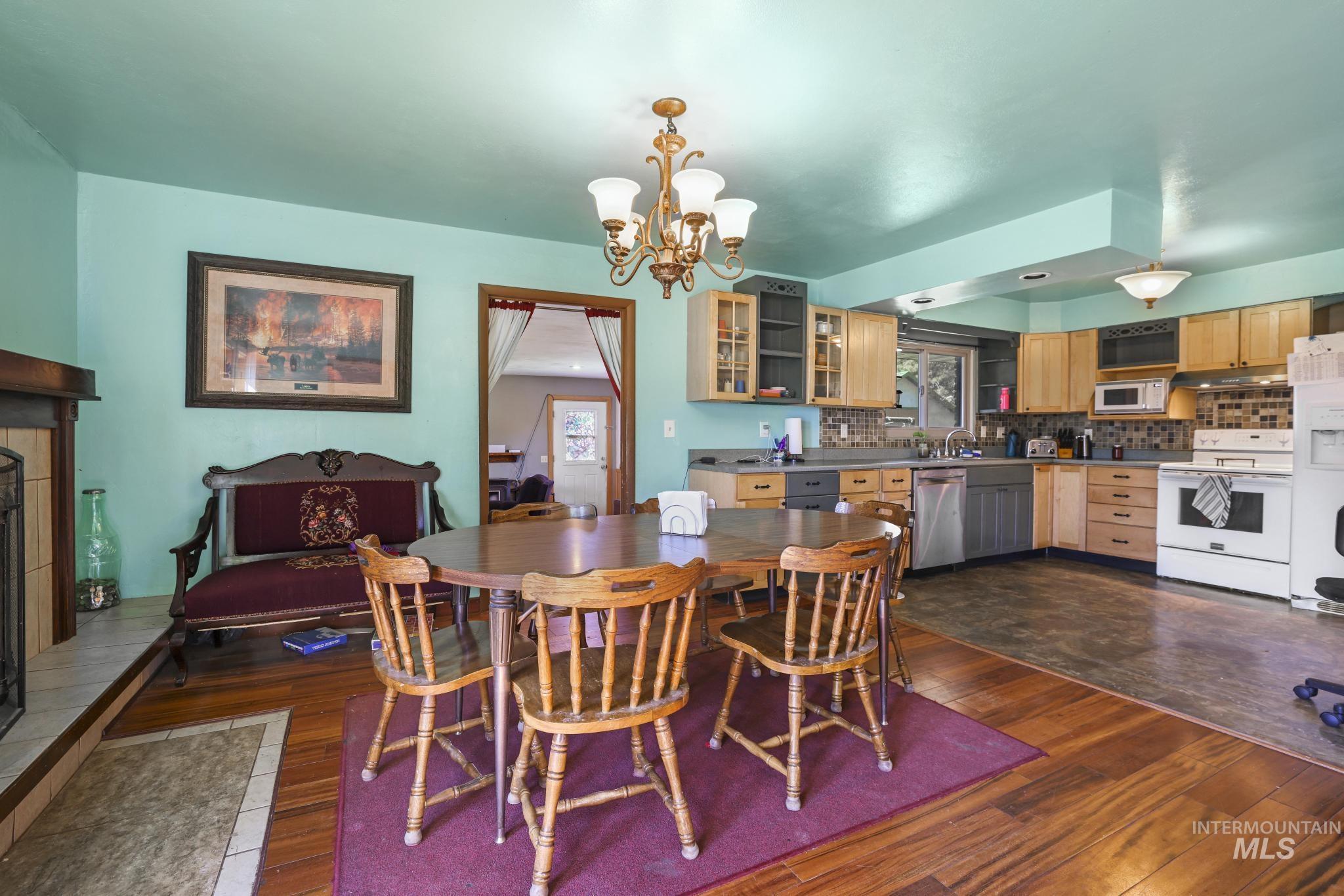 1617 9th Ave E, Gooding, Idaho 83330, 5 Bedrooms, 2 Bathrooms, Residential For Sale, Price $519,999, 98986662