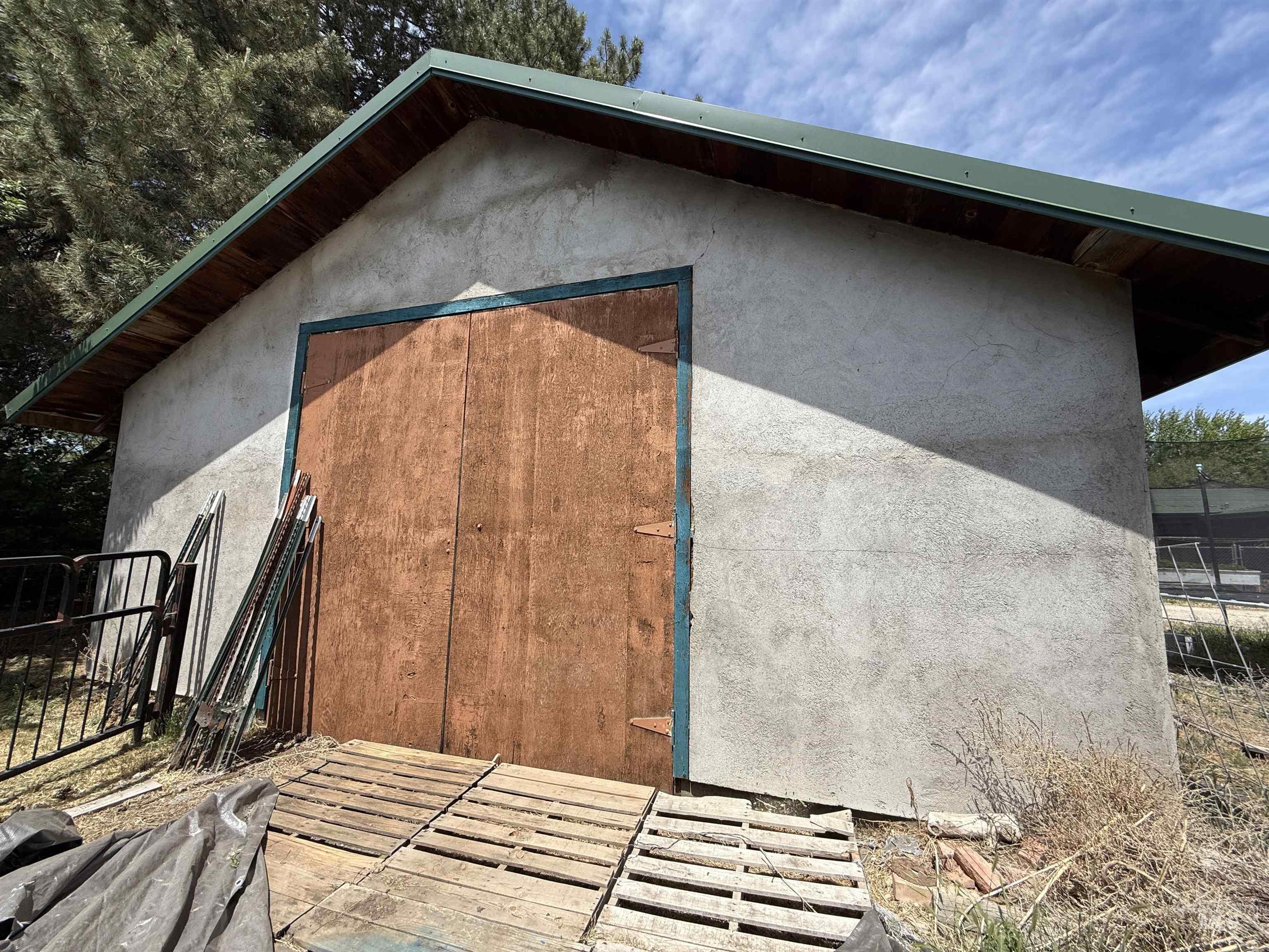 1617 9th Ave E, Gooding, Idaho 83330, 5 Bedrooms, 2 Bathrooms, Residential For Sale, Price $535,000,MLS 98986662