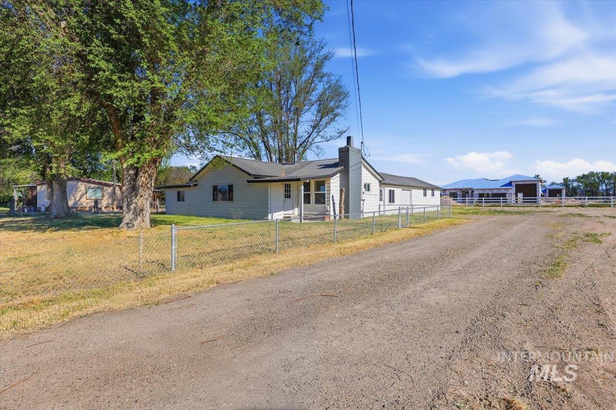 956 SE Hamilton Rd, Mountain Home, Idaho 83647, 3 Bedrooms, 1.5 Bathrooms, Residential For Sale, Price $424,900,MLS 98986663