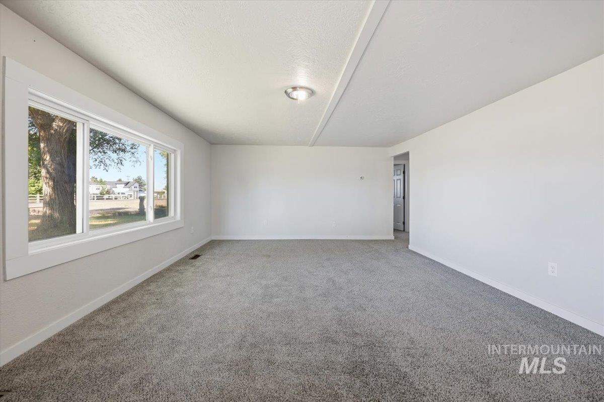 956 SE Hamilton Rd, Mountain Home, Idaho 83647, 3 Bedrooms, 1.5 Bathrooms, Residential For Sale, Price $424,900,MLS 98986663