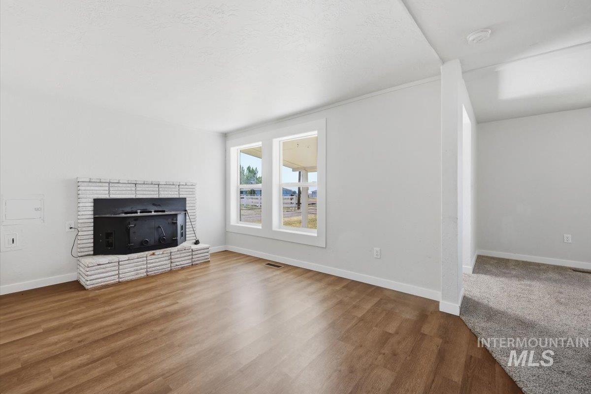 956 SE Hamilton Rd, Mountain Home, Idaho 83647, 3 Bedrooms, 1.5 Bathrooms, Residential For Sale, Price $424,900,MLS 98986663