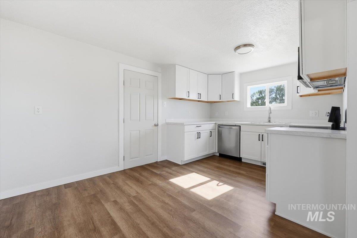 956 SE Hamilton Rd, Mountain Home, Idaho 83647, 3 Bedrooms, 1.5 Bathrooms, Residential For Sale, Price $424,900,MLS 98986663