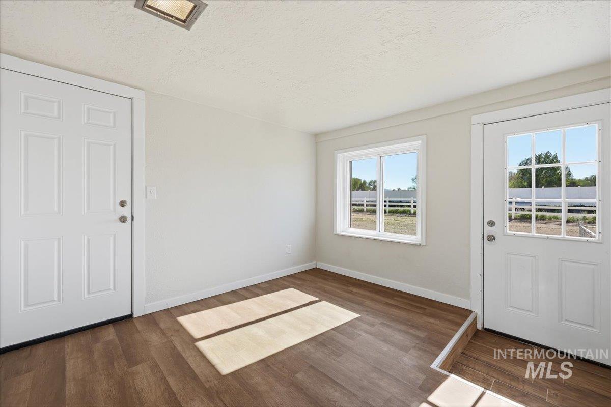 956 SE Hamilton Rd, Mountain Home, Idaho 83647, 3 Bedrooms, 1.5 Bathrooms, Residential For Sale, Price $424,900,MLS 98986663