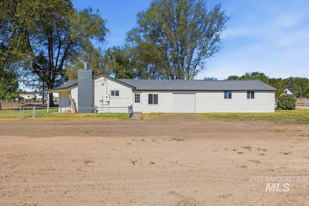 956 SE Hamilton Rd, Mountain Home, Idaho 83647, 3 Bedrooms, 1.5 Bathrooms, Residential For Sale, Price $424,900,MLS 98986663