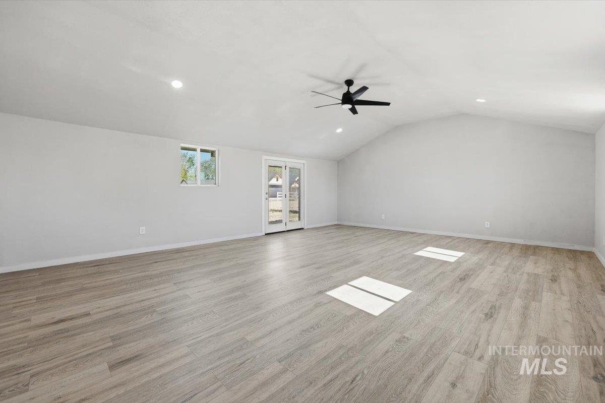 956 SE Hamilton Rd, Mountain Home, Idaho 83647, 3 Bedrooms, 1.5 Bathrooms, Residential For Sale, Price $424,900,MLS 98986663