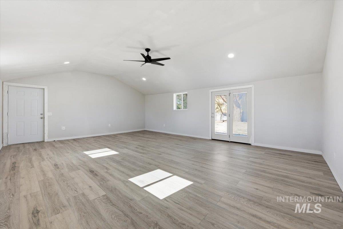 956 SE Hamilton Rd, Mountain Home, Idaho 83647, 3 Bedrooms, 1.5 Bathrooms, Residential For Sale, Price $424,900,MLS 98986663