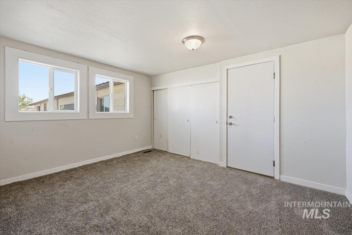 956 SE Hamilton Rd, Mountain Home, Idaho 83647, 3 Bedrooms, 1.5 Bathrooms, Residential For Sale, Price $424,900,MLS 98986663