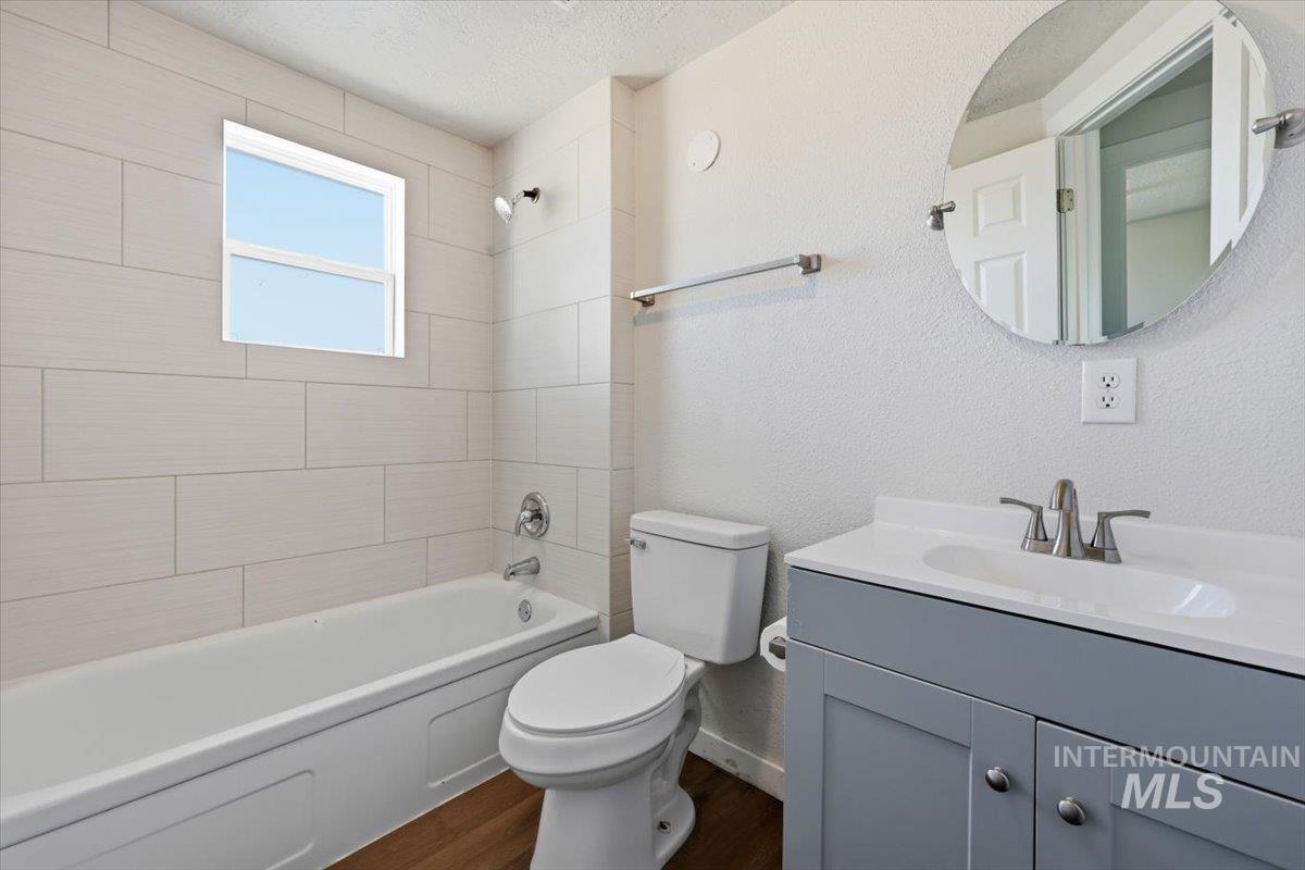 956 SE Hamilton Rd, Mountain Home, Idaho 83647, 3 Bedrooms, 1.5 Bathrooms, Residential For Sale, Price $424,900,MLS 98986663
