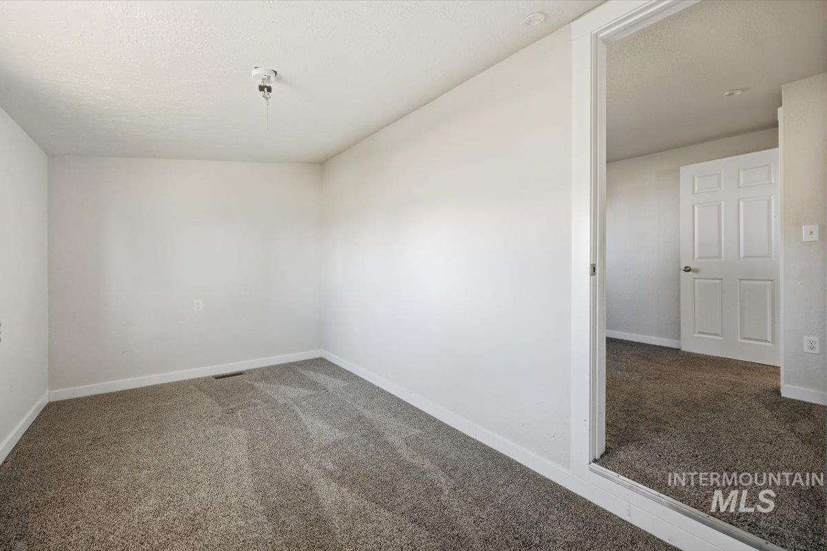 956 SE Hamilton Rd, Mountain Home, Idaho 83647, 3 Bedrooms, 1.5 Bathrooms, Residential For Sale, Price $424,900,MLS 98986663