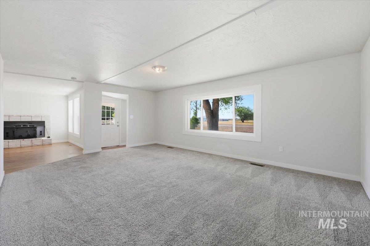 956 SE Hamilton Rd, Mountain Home, Idaho 83647, 3 Bedrooms, 1.5 Bathrooms, Residential For Sale, Price $424,900,MLS 98986663