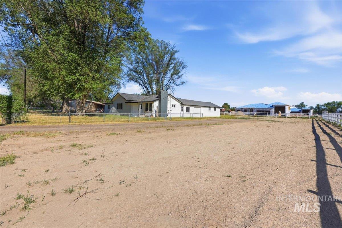 956 SE Hamilton Rd, Mountain Home, Idaho 83647, 3 Bedrooms, 1.5 Bathrooms, Residential For Sale, Price $424,900,MLS 98986663