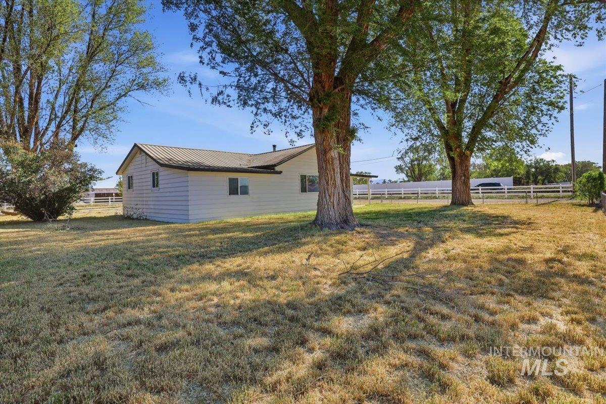 956 SE Hamilton Rd, Mountain Home, Idaho 83647, 3 Bedrooms, 1.5 Bathrooms, Residential For Sale, Price $424,900,MLS 98986663