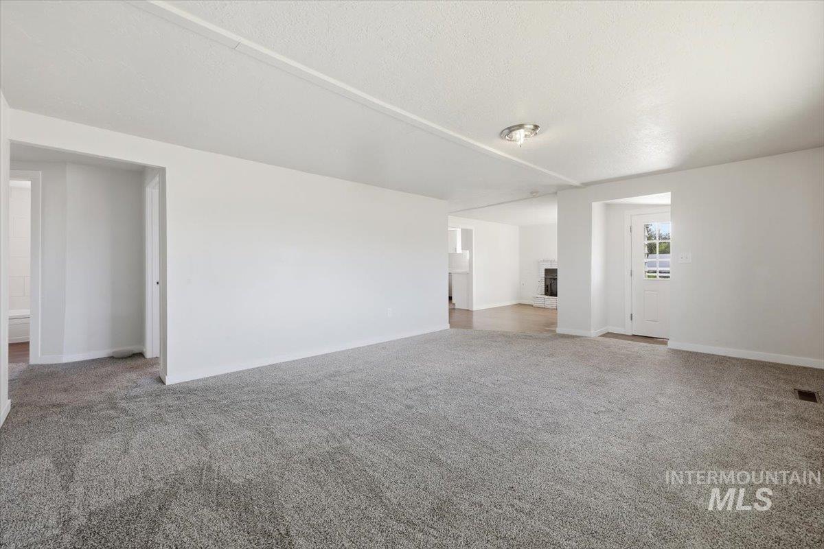956 SE Hamilton Rd, Mountain Home, Idaho 83647, 3 Bedrooms, 1.5 Bathrooms, Residential For Sale, Price $424,900,MLS 98986663