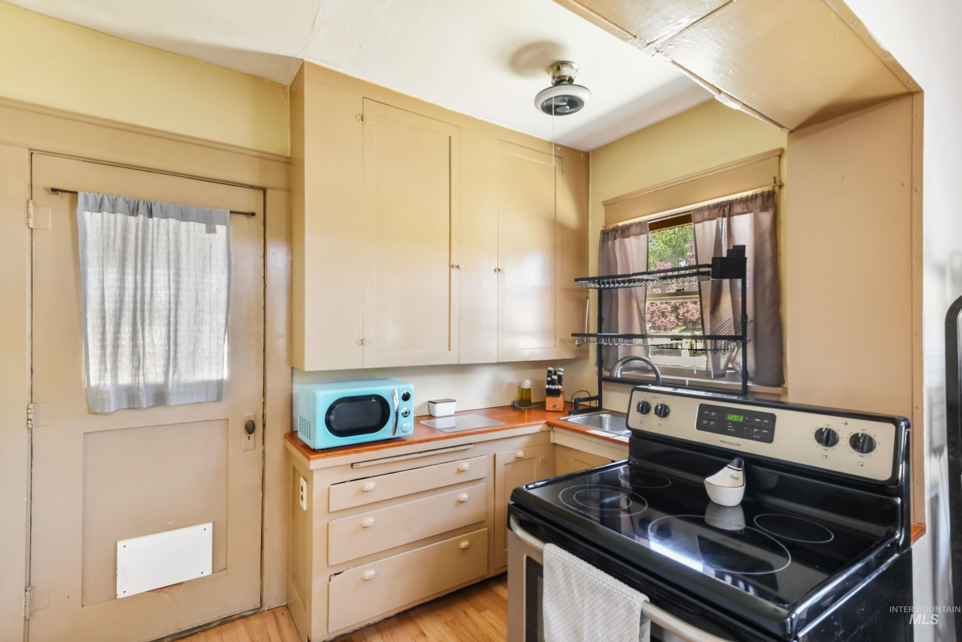 523 16th Ave N, Nampa, Idaho 83687, 1 Bedroom, 1 Bathroom, Residential For Sale, Price $309,900, 98986666