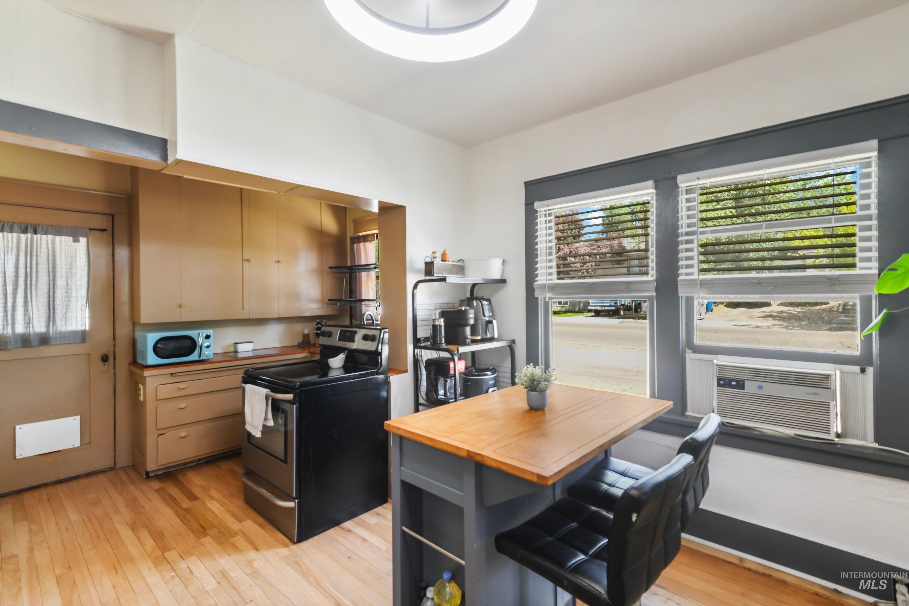 523 16th Ave N, Nampa, Idaho 83687, 1 Bedroom, 1 Bathroom, Residential For Sale, Price $309,900, 98986666