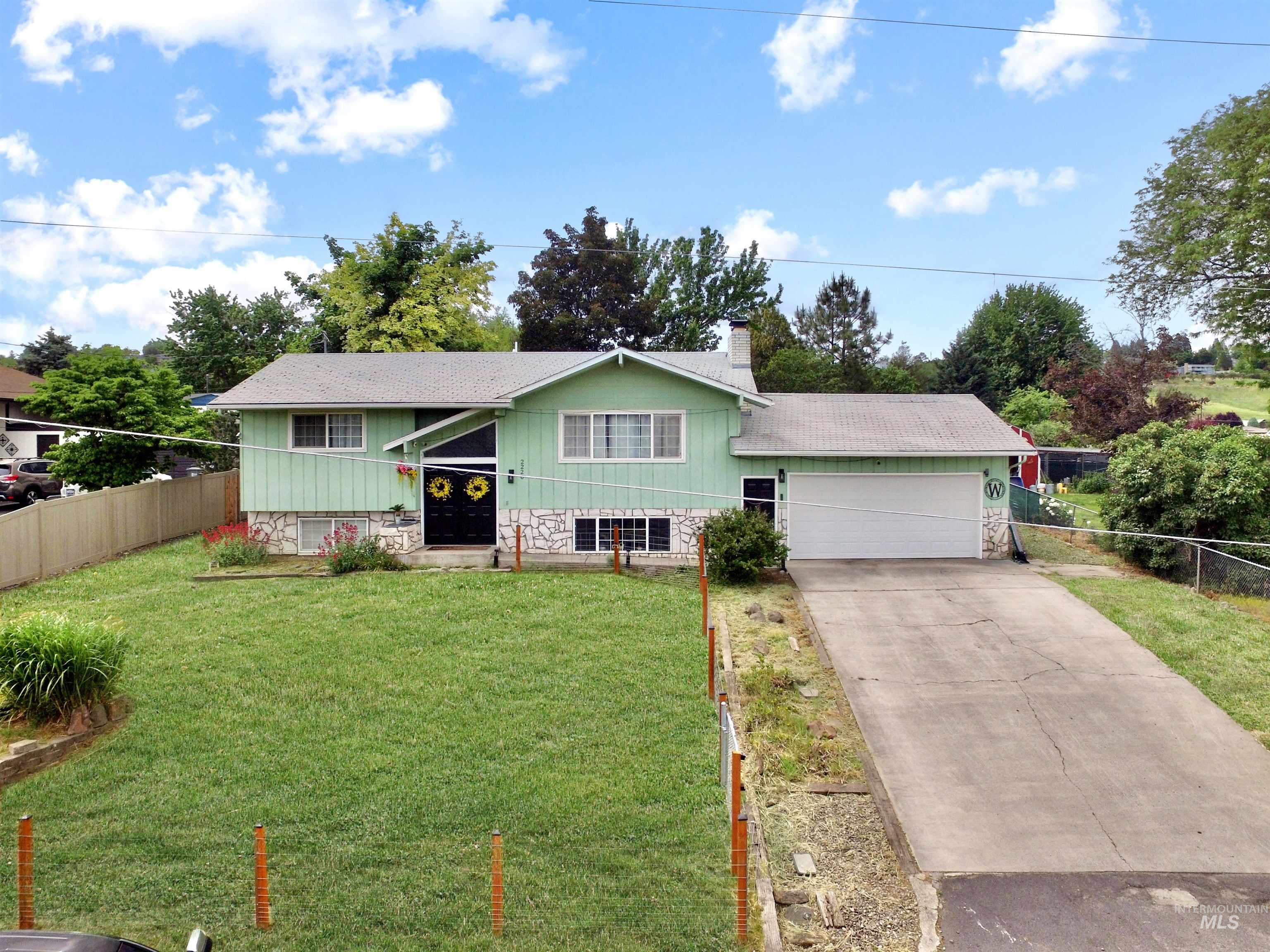 2220 Schaefer Drive, Clarkston, Washington 99403, 4 Bedrooms, 2 Bathrooms, Residential For Sale, Price $415,000,MLS 98986670
