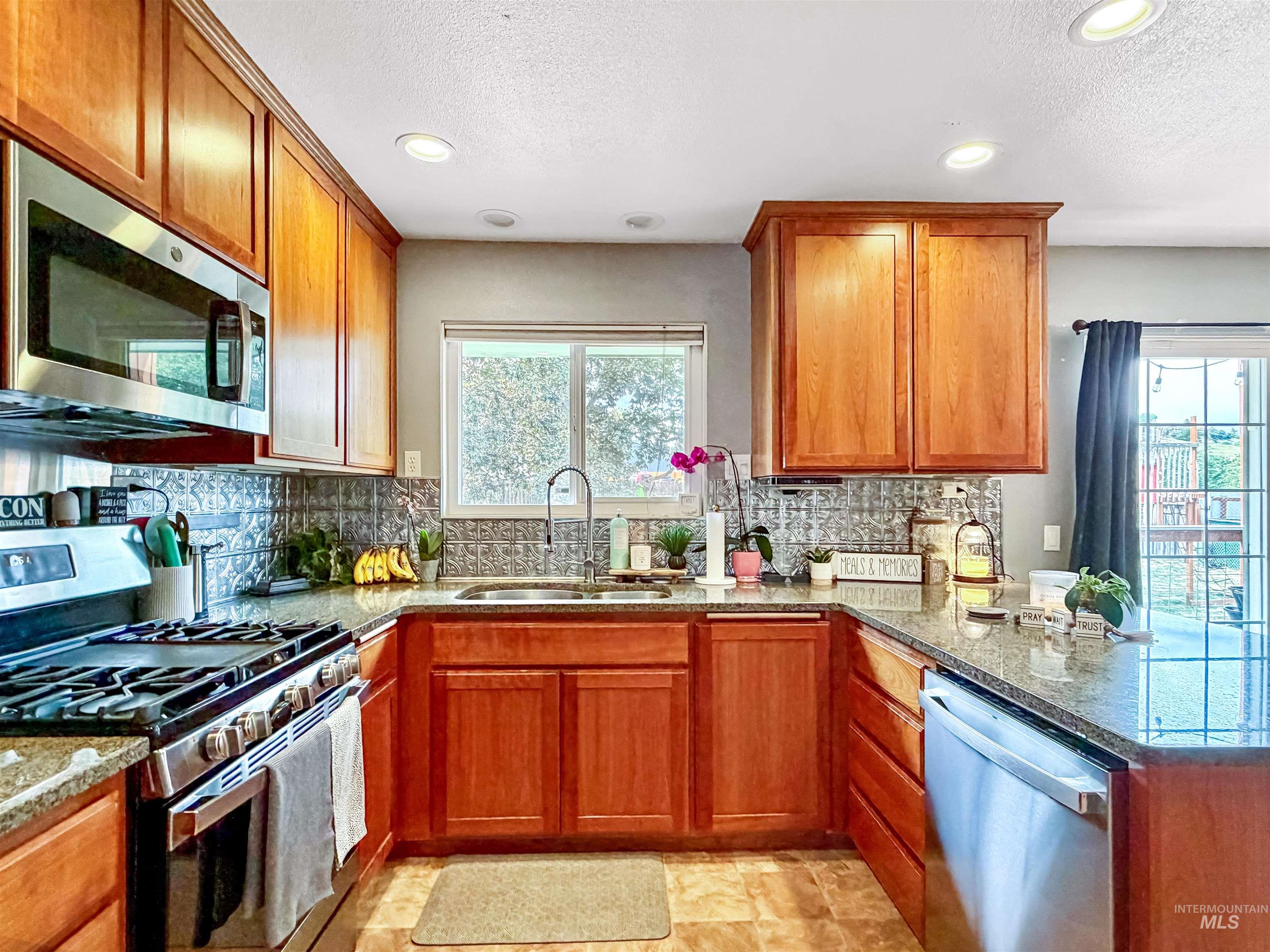 2220 Schaefer Drive, Clarkston, Washington 99403, 4 Bedrooms, 2 Bathrooms, Residential For Sale, Price $415,000,MLS 98986670