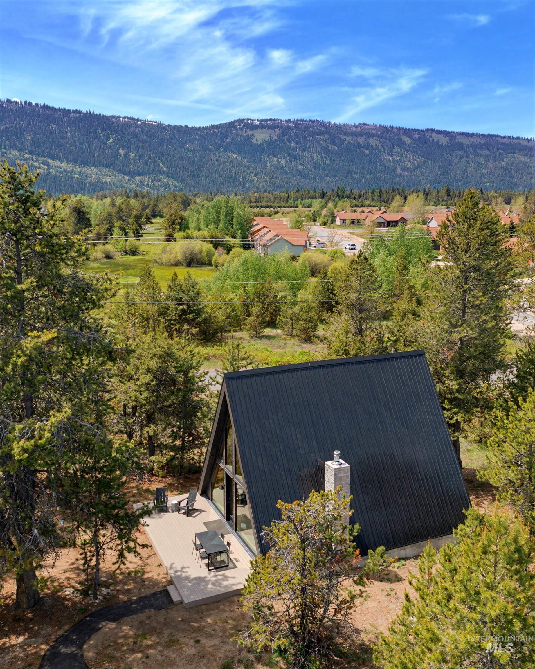 152 Forest Place, Donnelly, Idaho 83615, 2 Bedrooms, 2.5 Bathrooms, Residential For Sale, Price $849,000, 98986677