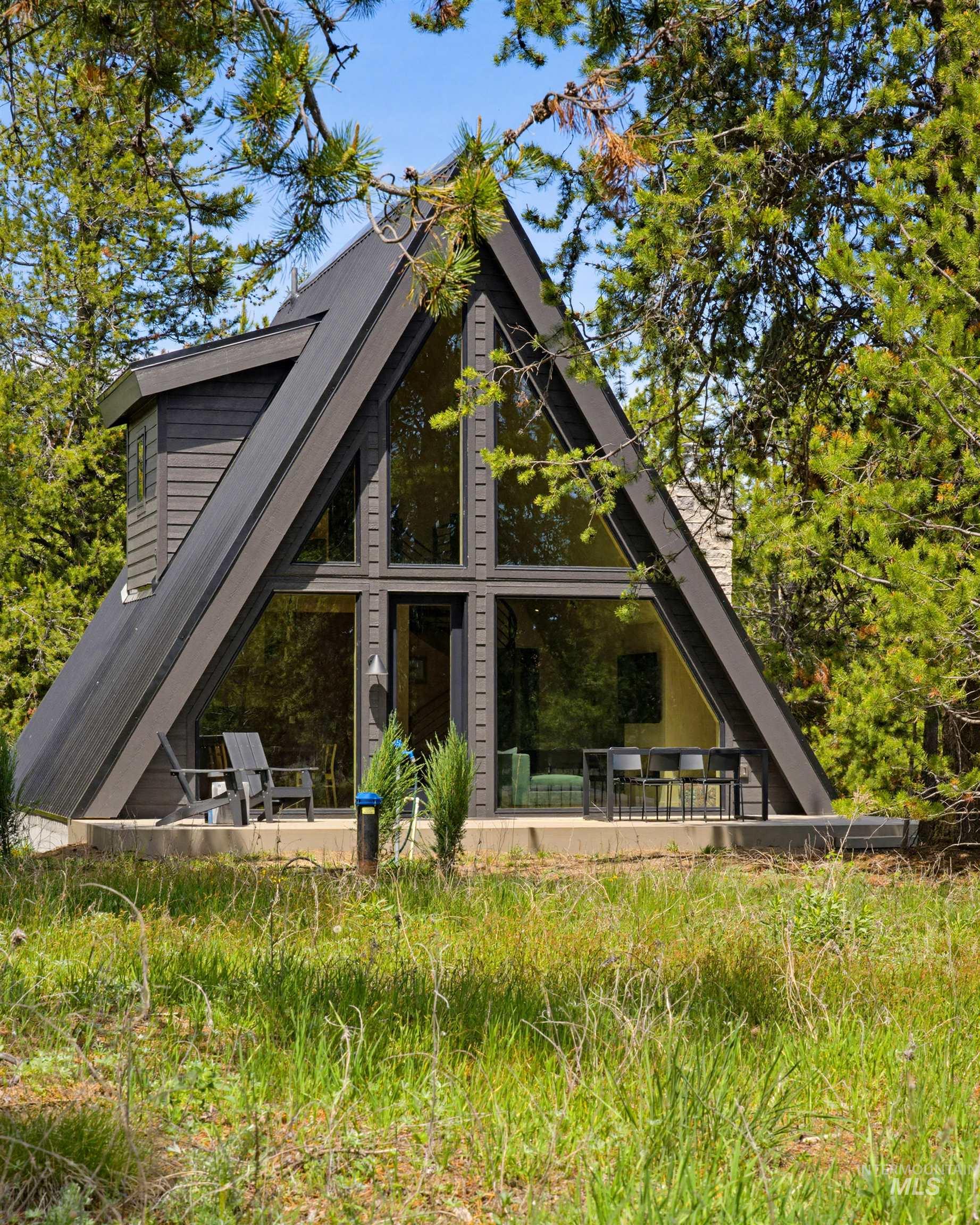 152 Forest Place, Donnelly, Idaho 83615, 2 Bedrooms, 2.5 Bathrooms, Residential For Sale, Price $849,000, 98986677