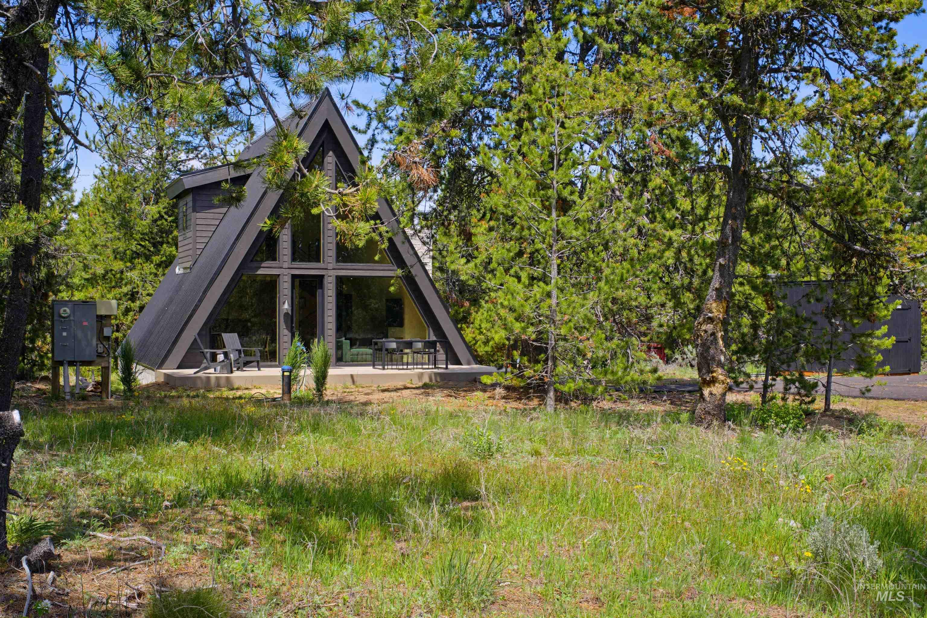 152 Forest Place, Donnelly, Idaho 83615, 2 Bedrooms, 2.5 Bathrooms, Residential For Sale, Price $849,000, 98986677