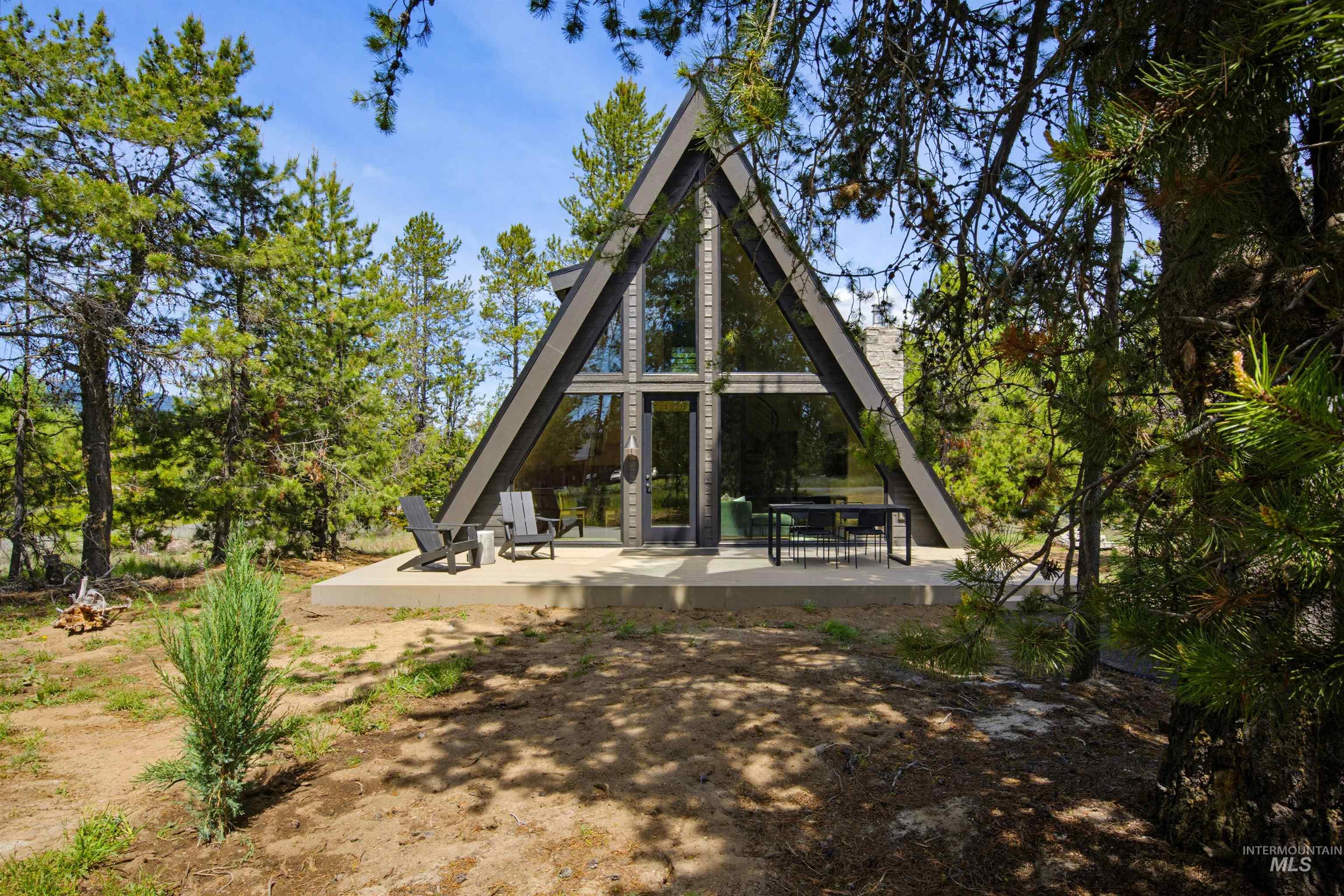 152 Forest Place, Donnelly, Idaho 83615, 2 Bedrooms, 2.5 Bathrooms, Residential For Sale, Price $849,000, 98986677