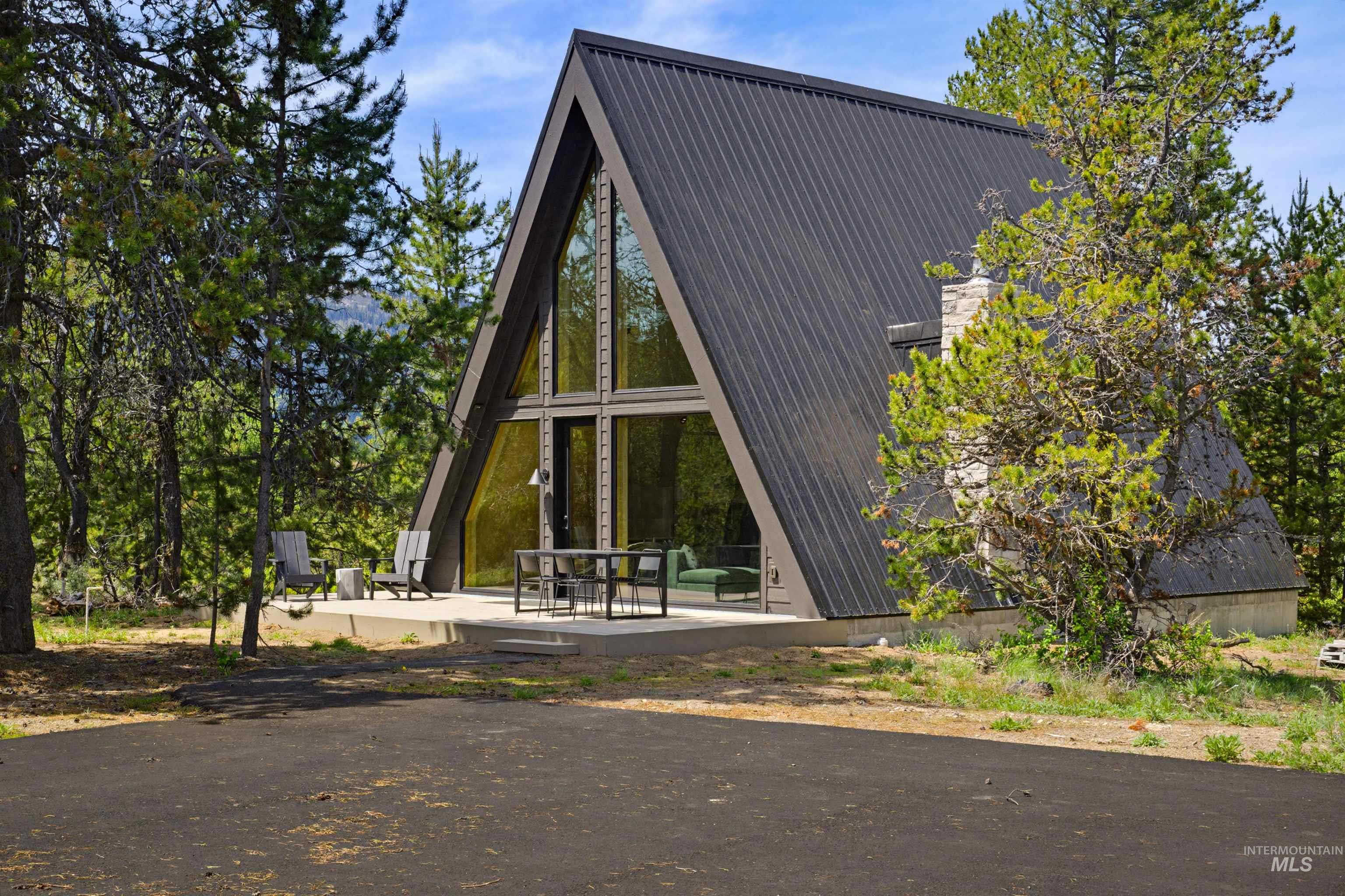 152 Forest Place, Donnelly, Idaho 83615, 2 Bedrooms, 2.5 Bathrooms, Residential For Sale, Price $849,000, 98986677