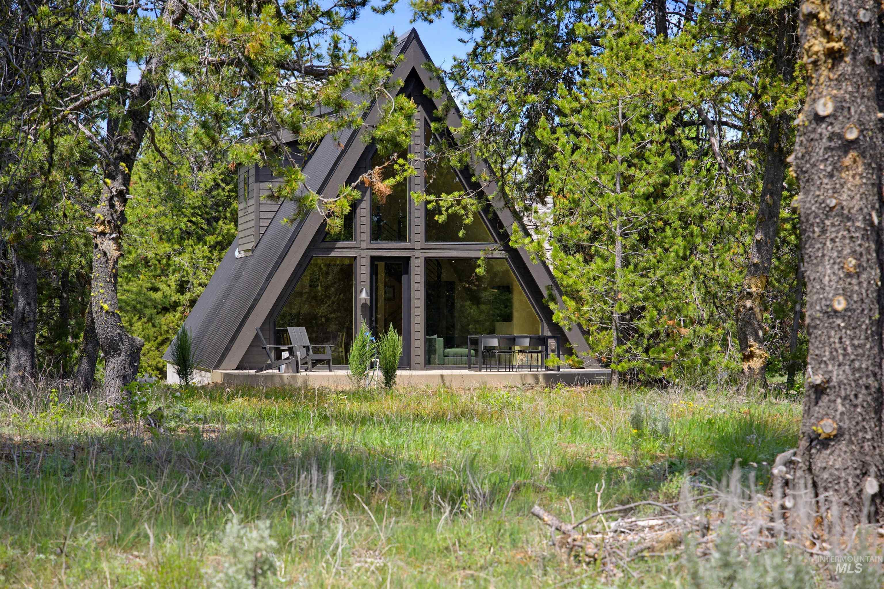 152 Forest Place, Donnelly, Idaho 83615, 2 Bedrooms, 2.5 Bathrooms, Residential For Sale, Price $849,000, 98986677