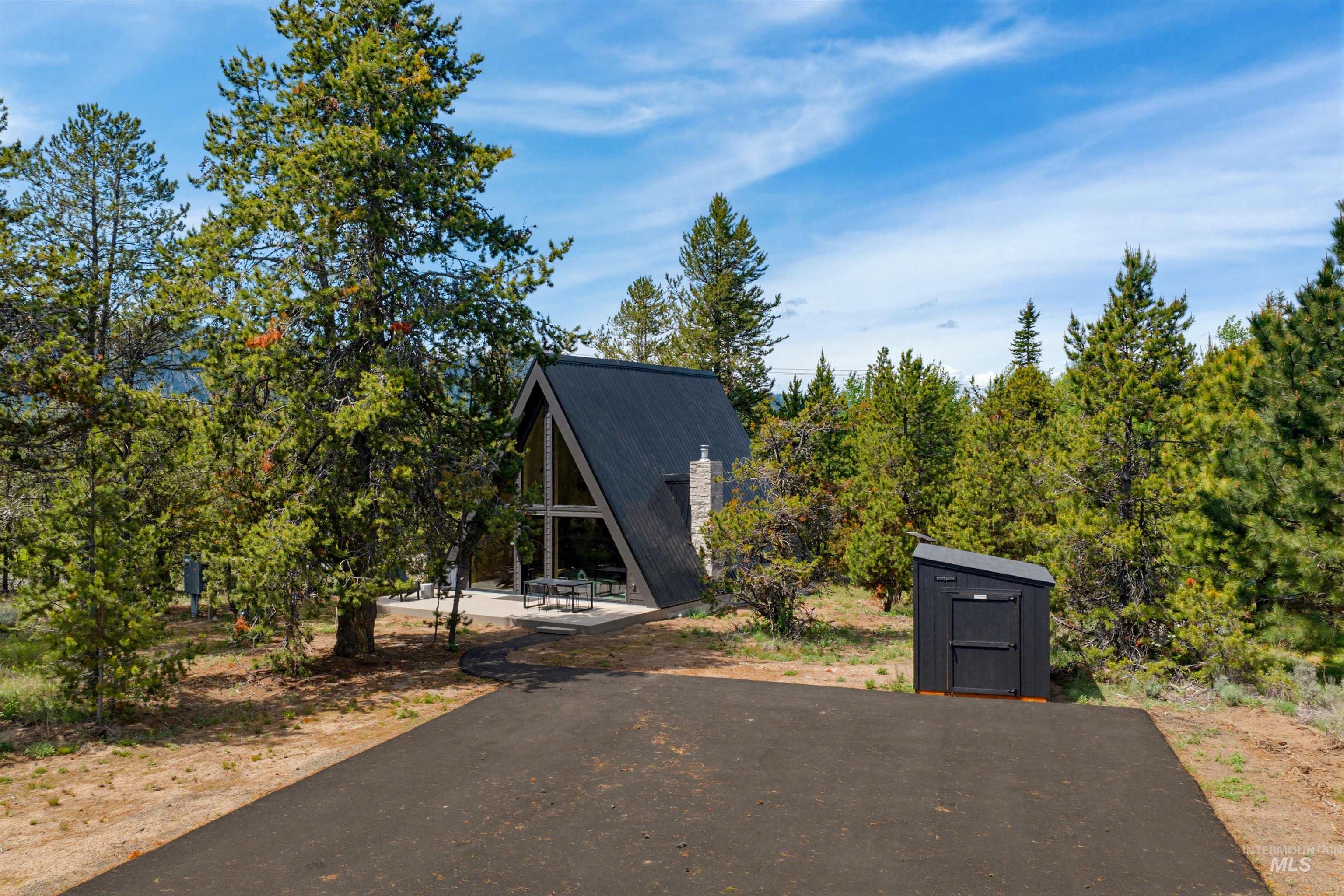 152 Forest Place, Donnelly, Idaho 83615, 2 Bedrooms, 2.5 Bathrooms, Residential For Sale, Price $849,000, 98986677