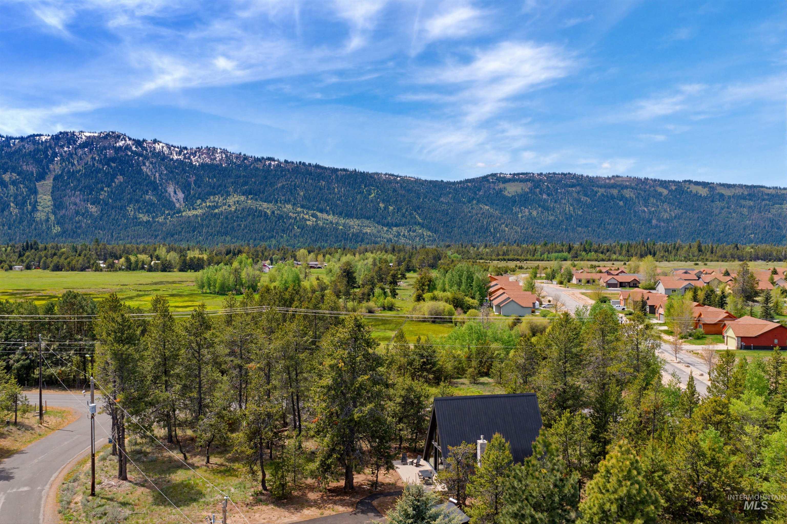 152 Forest Place, Donnelly, Idaho 83615, 2 Bedrooms, 2.5 Bathrooms, Residential For Sale, Price $849,000, 98986677