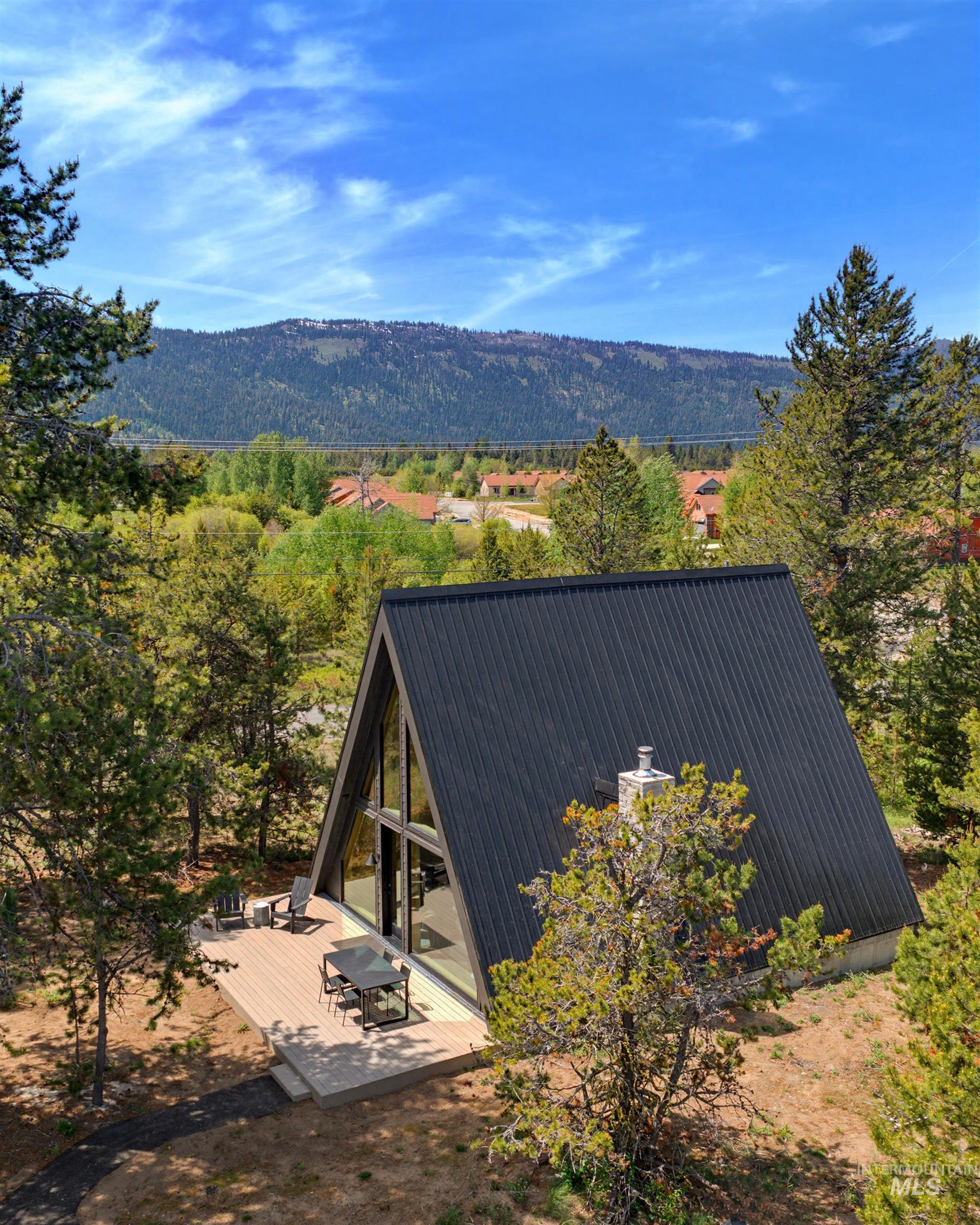 152 Forest Place, Donnelly, Idaho 83615, 2 Bedrooms, 2.5 Bathrooms, Residential For Sale, Price $849,000, 98986677