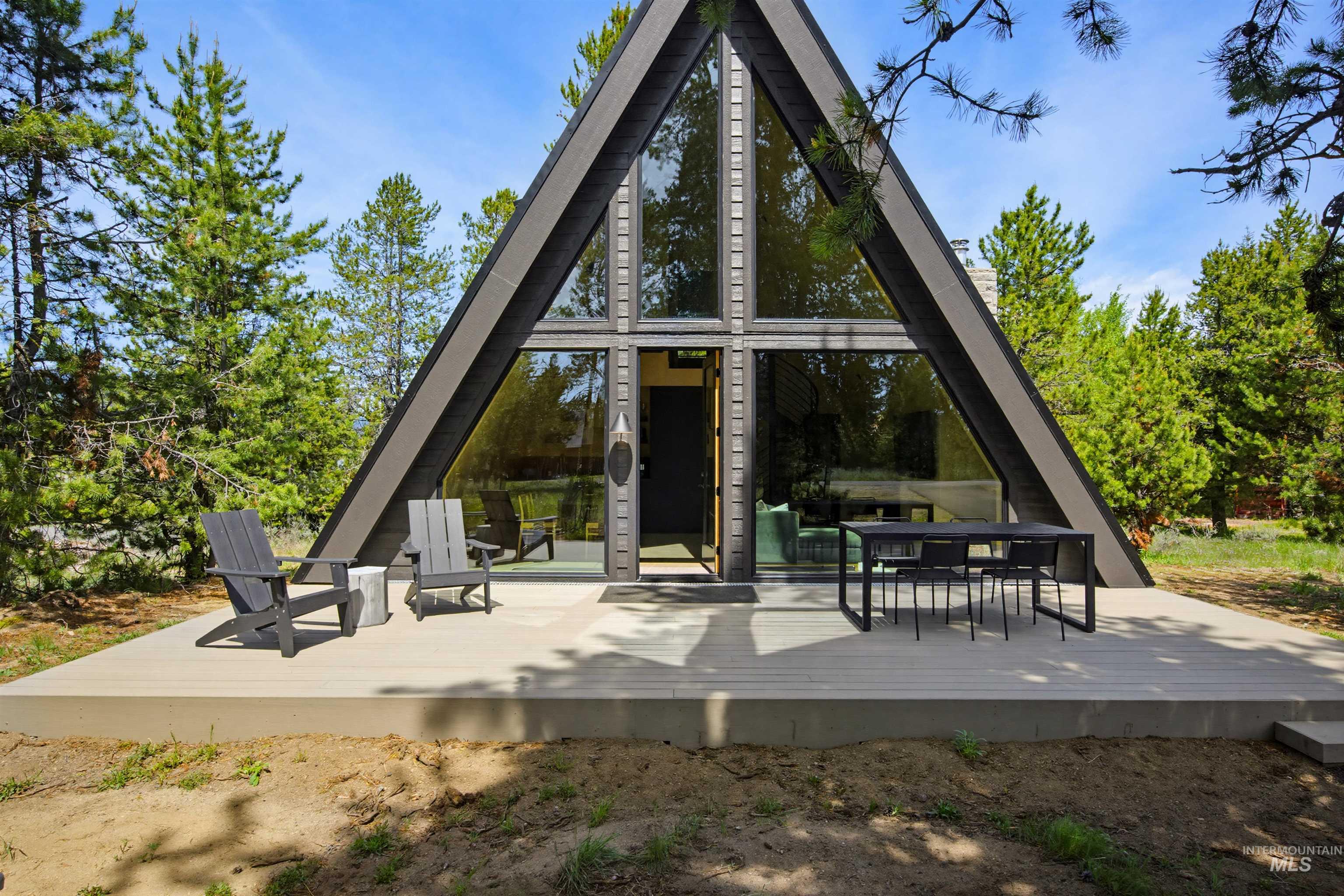 152 Forest Place, Donnelly, Idaho 83615, 2 Bedrooms, 2.5 Bathrooms, Residential For Sale, Price $849,000, 98986677