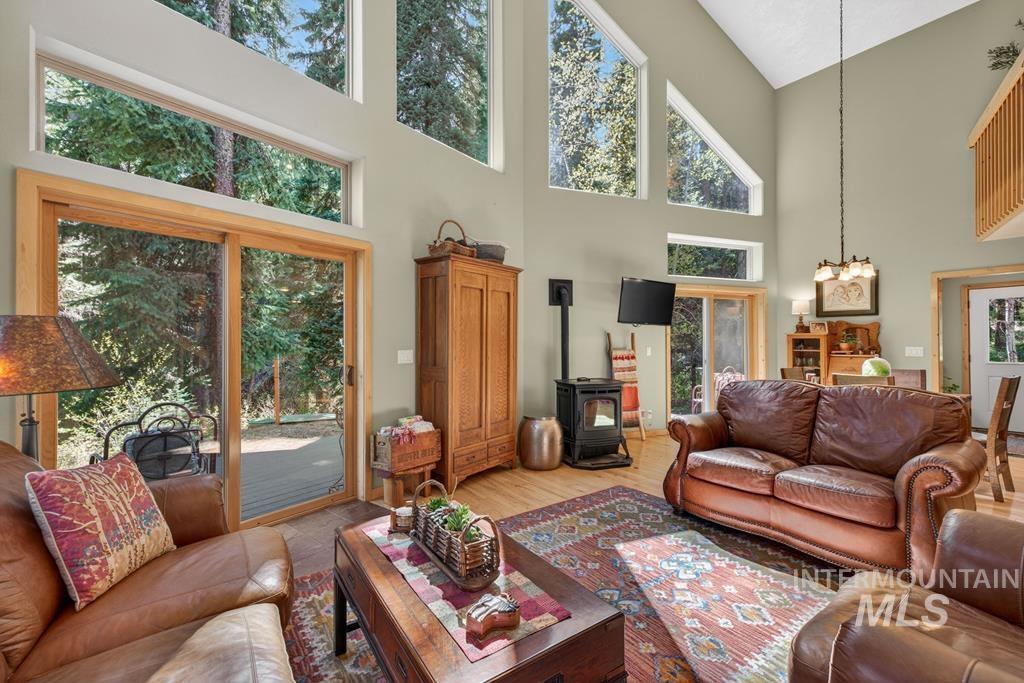 31 Eagle Trail, Donnelly, Idaho 83615, 4 Bedrooms, 2.5 Bathrooms, Residential For Sale, Price $895,000, 98986688