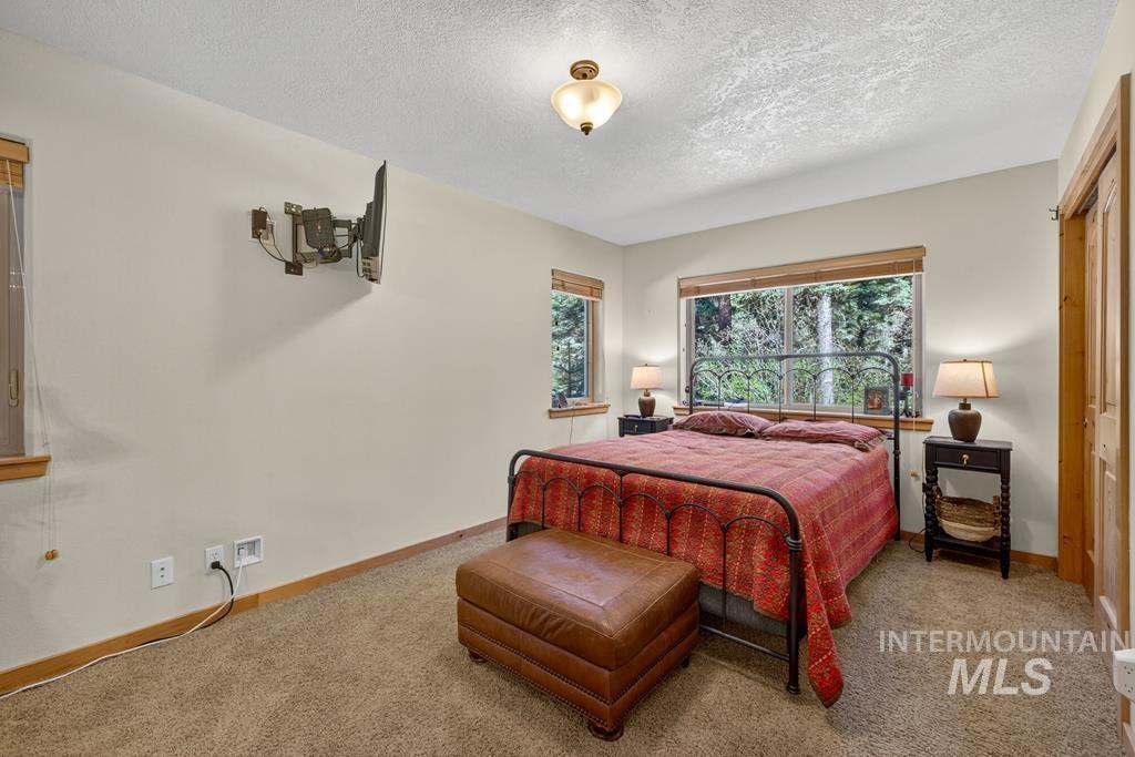 31 Eagle Trail, Donnelly, Idaho 83615, 4 Bedrooms, 2.5 Bathrooms, Residential For Sale, Price $895,000, 98986688