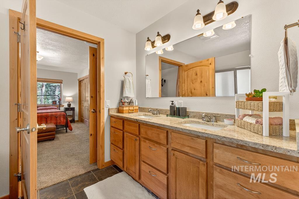 31 Eagle Trail, Donnelly, Idaho 83615, 4 Bedrooms, 2.5 Bathrooms, Residential For Sale, Price $895,000, 98986688