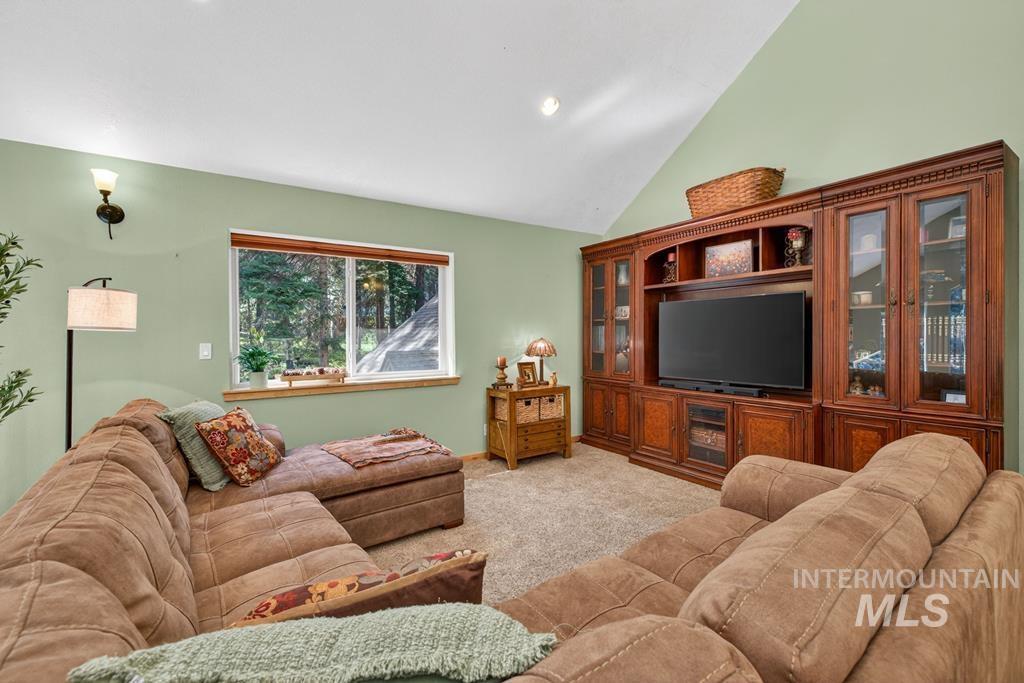 31 Eagle Trail, Donnelly, Idaho 83615, 4 Bedrooms, 2.5 Bathrooms, Residential For Sale, Price $895,000, 98986688