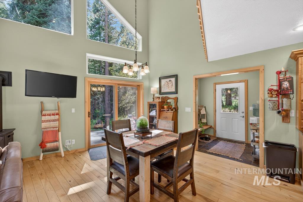 31 Eagle Trail, Donnelly, Idaho 83615, 4 Bedrooms, 2.5 Bathrooms, Residential For Sale, Price $895,000, 98986688