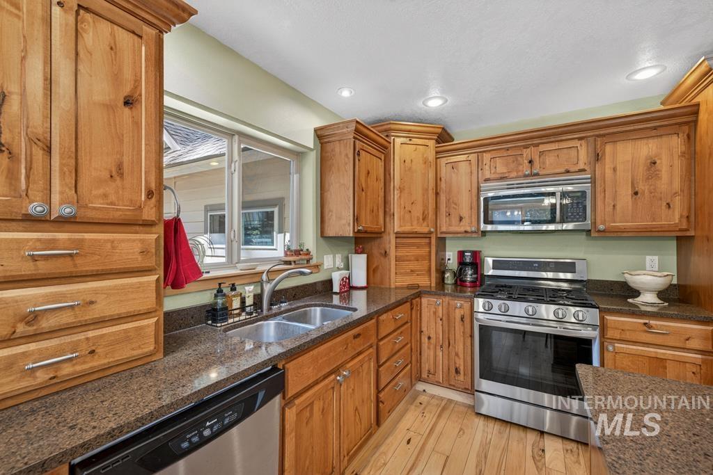 31 Eagle Trail, Donnelly, Idaho 83615, 4 Bedrooms, 2.5 Bathrooms, Residential For Sale, Price $895,000, 98986688