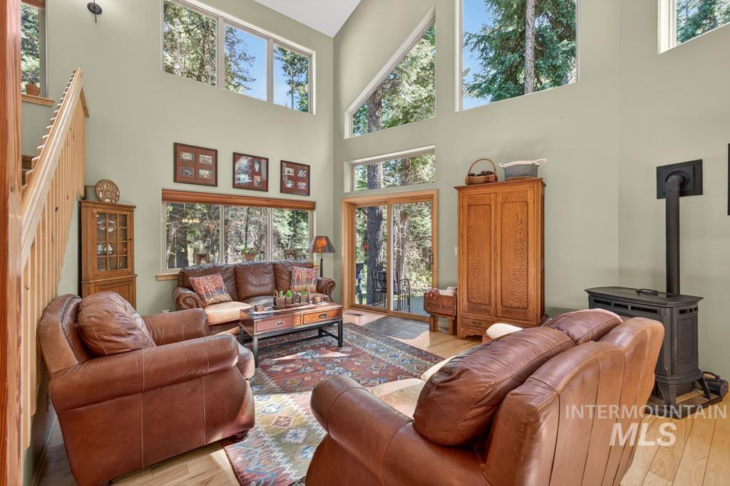 31 Eagle Trail, Donnelly, Idaho 83615, 4 Bedrooms, 2.5 Bathrooms, Residential For Sale, Price $895,000, 98986688