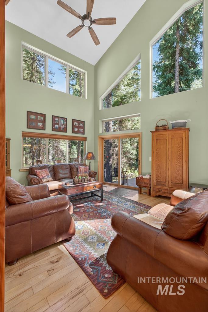 31 Eagle Trail, Donnelly, Idaho 83615, 4 Bedrooms, 2.5 Bathrooms, Residential For Sale, Price $895,000, 98986688