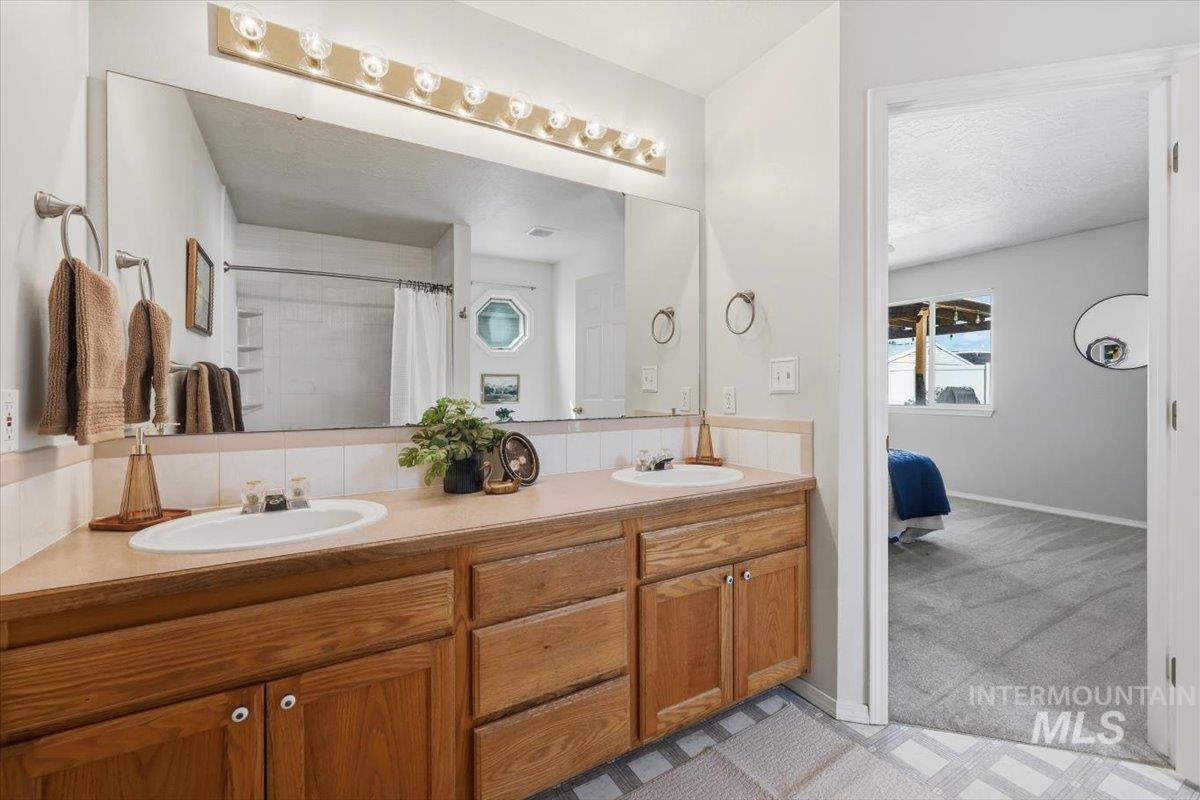 1363 N Christopher Pl & 1400 N Mitchell St, Boise, Idaho 83704, 3 Bedrooms, 2 Bathrooms, Residential For Sale, Price $450,000, 98986689