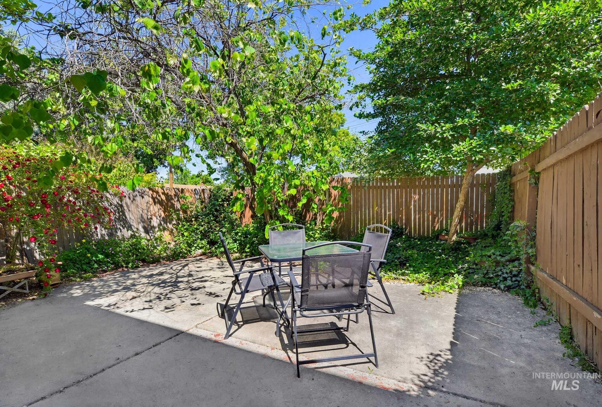 3946 W Adobe Court, Boise, Idaho 83705, 2 Bedrooms, 1.5 Bathrooms, Residential For Sale, Price $349,900, 98986694