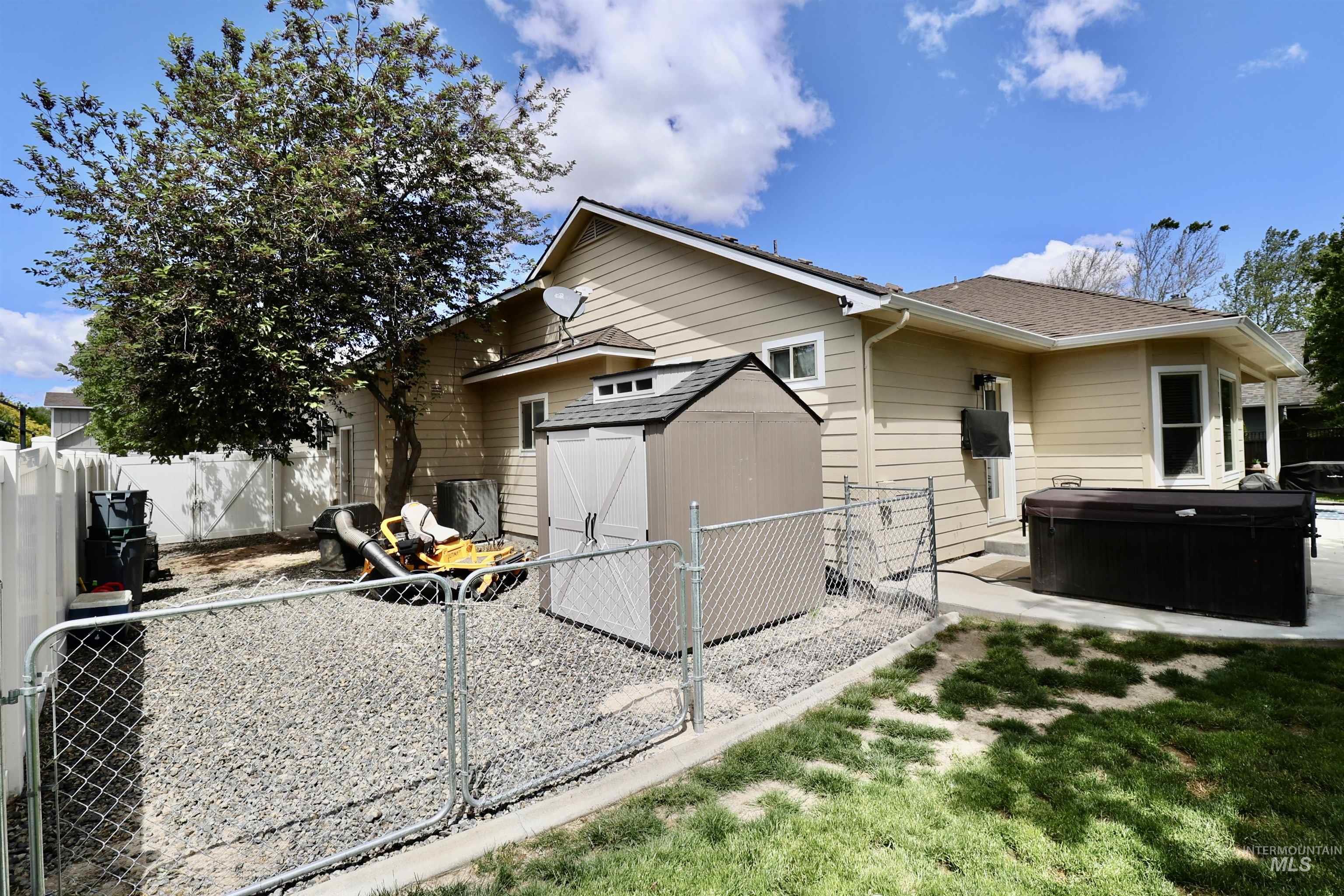 2356 Andrew Ave, Ontario, Oregon 97914, 4 Bedrooms, 2 Bathrooms, Residential For Sale, Price $490,000, 98986707