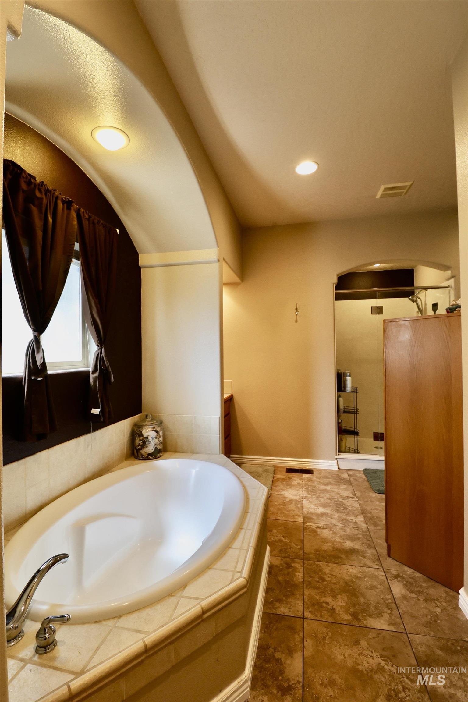 2356 Andrew Ave, Ontario, Oregon 97914, 4 Bedrooms, 2 Bathrooms, Residential For Sale, Price $490,000, 98986707