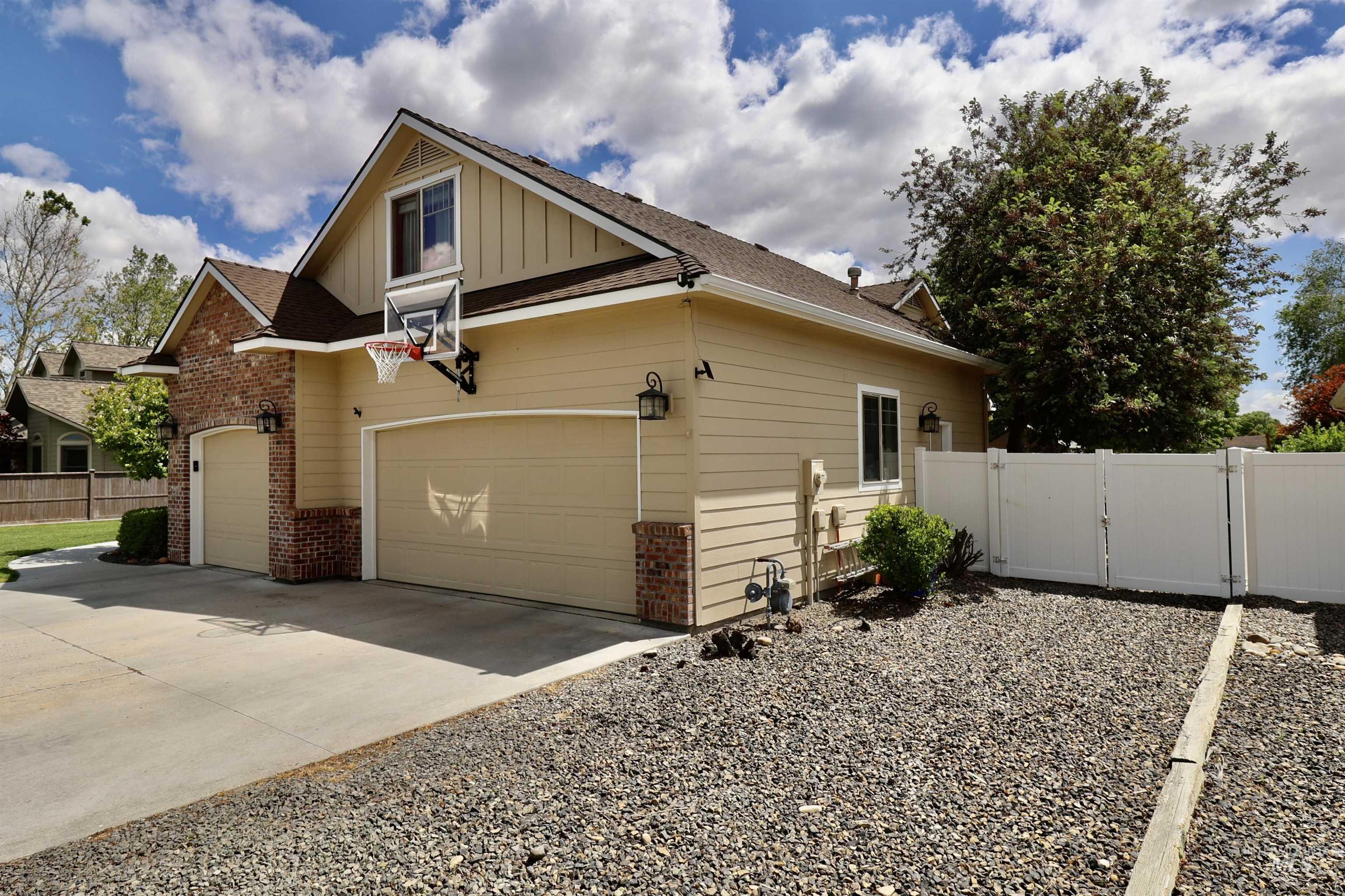 2356 Andrew Ave, Ontario, Oregon 97914, 4 Bedrooms, 2 Bathrooms, Residential For Sale, Price $490,000, 98986707