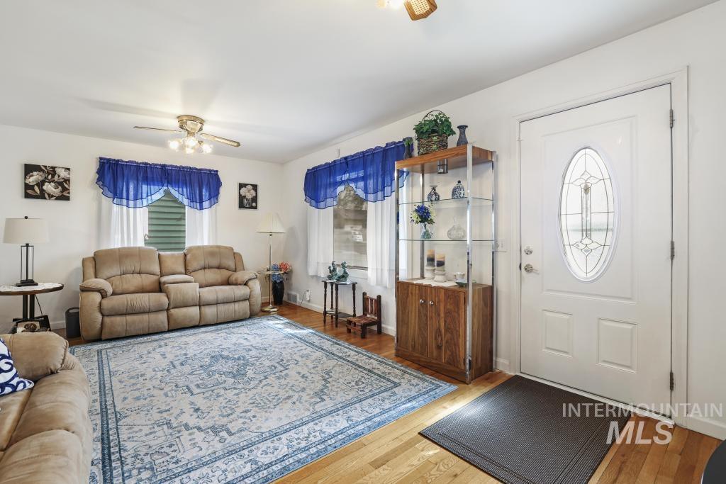 830 N 9 th, Buhl, Idaho 83316, 3 Bedrooms, 1 Bathroom, Residential For Sale, Price $286,900, 98986710