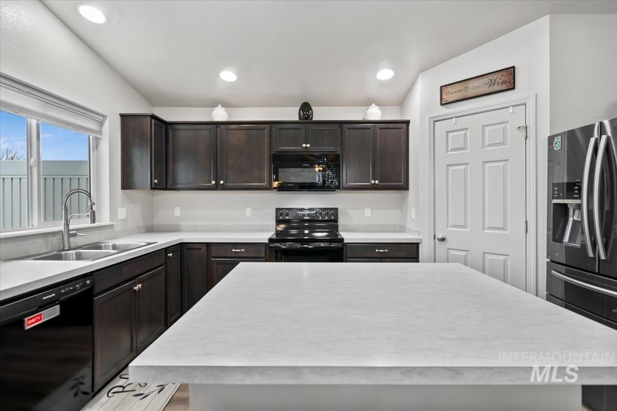 16586 Corrine Ave., Caldwell, Idaho 83607, 4 Bedrooms, 2 Bathrooms, Residential For Sale, Price $424,500,MLS 98986712