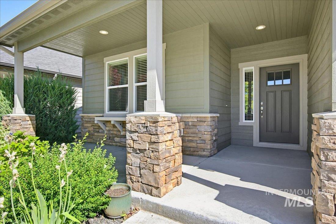 12460 W Azure St, Boise, Idaho 83713, 4 Bedrooms, 3 Bathrooms, Residential For Sale, Price $574,900,MLS 98986713
